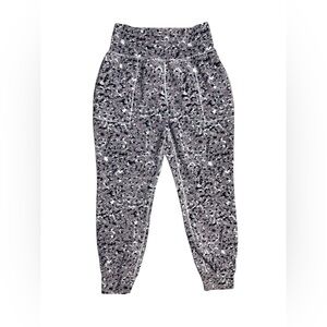 Athleta | Medium Salutation Textured Jogger Meadow Decadent‎ Chocolate Print